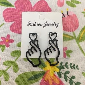 Super Cute Black K Pop Finger Heart Earrings